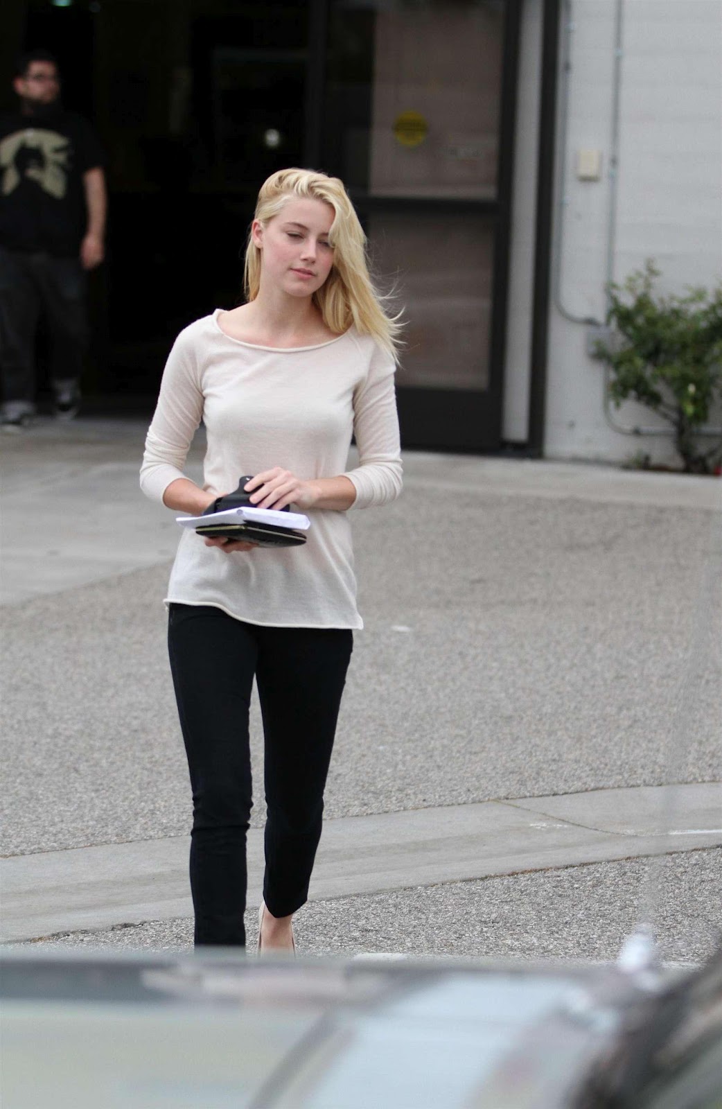 alleyway sex teen picture gallery amber heard sexy tight pants